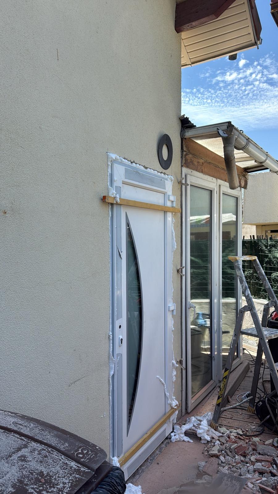 Pose porte PVC Groslay